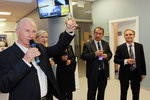 Toast po przecięciu wstęgi. Od lewej: Avner Goldenberg, przedstawiciel Amethyst Medical Center, Barbara Werchowiecka-Rusinek, prezes RTCP, wicemarszałek Wojciech Kozak oraz Wojciech Szafrański, prezes Szpitala Specjalistycznego i. L. Rydygiera otwarcie CRA (5).jpg
