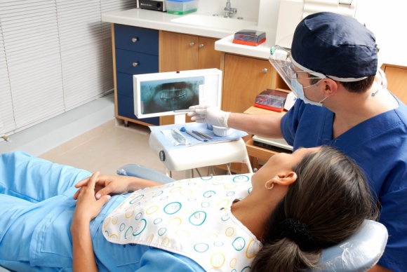 Próchnica, stany zapalne, choroby dziąseł – oto, jak pandemia niszczy nasze zęby Zdrowie, LIFESTYLE - Przez ostatni rok wielu pacjentów zgłaszało się do dentysty dopiero, gdy zaczynały się u nich dolegliwości bólowe.